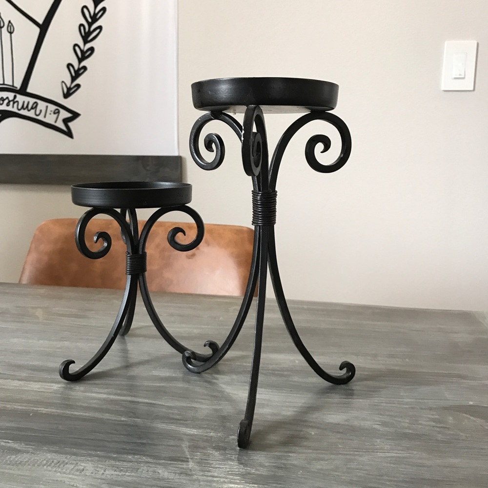 🔥2 candle holders metal great condition!